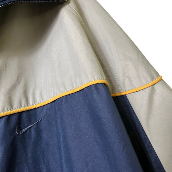 Nike Full Zip Windbreaker with Pockets L (2653) - Picture 3 of 6